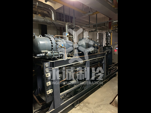 復盛螺桿機維修現(xiàn)場